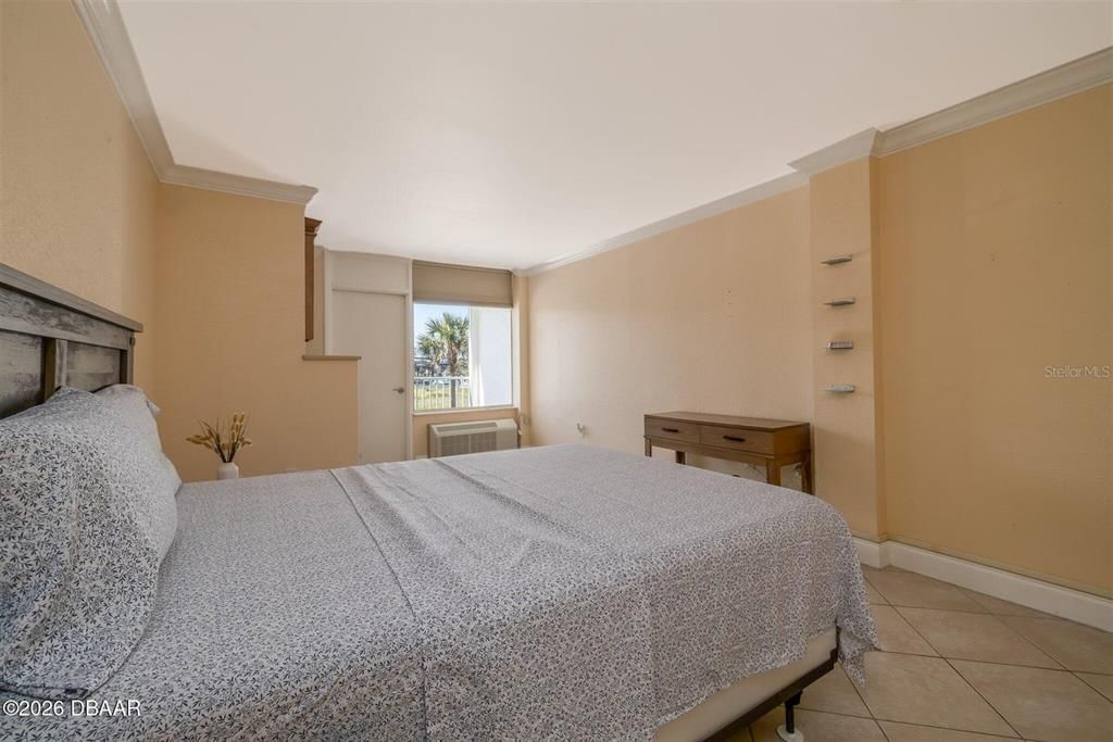 For Sale: $118,500 (1 beds, 1 baths, 476 Square Feet)