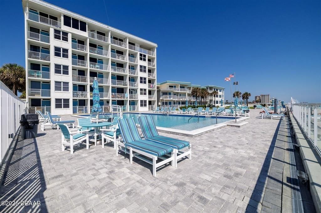For Sale: $118,500 (1 beds, 1 baths, 476 Square Feet)