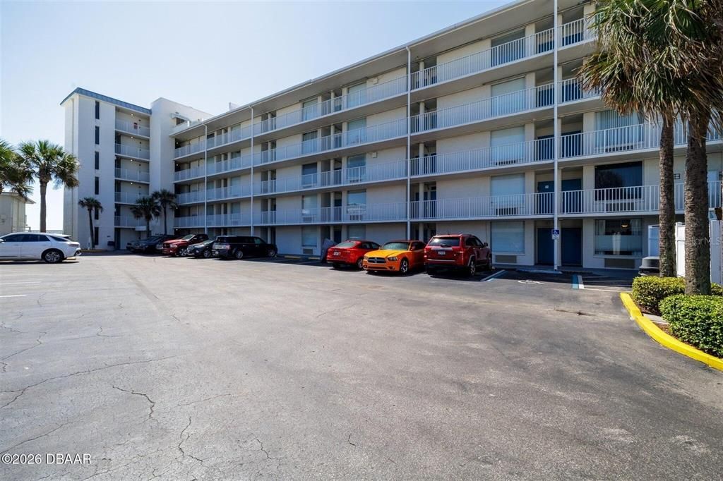 For Sale: $118,500 (1 beds, 1 baths, 476 Square Feet)