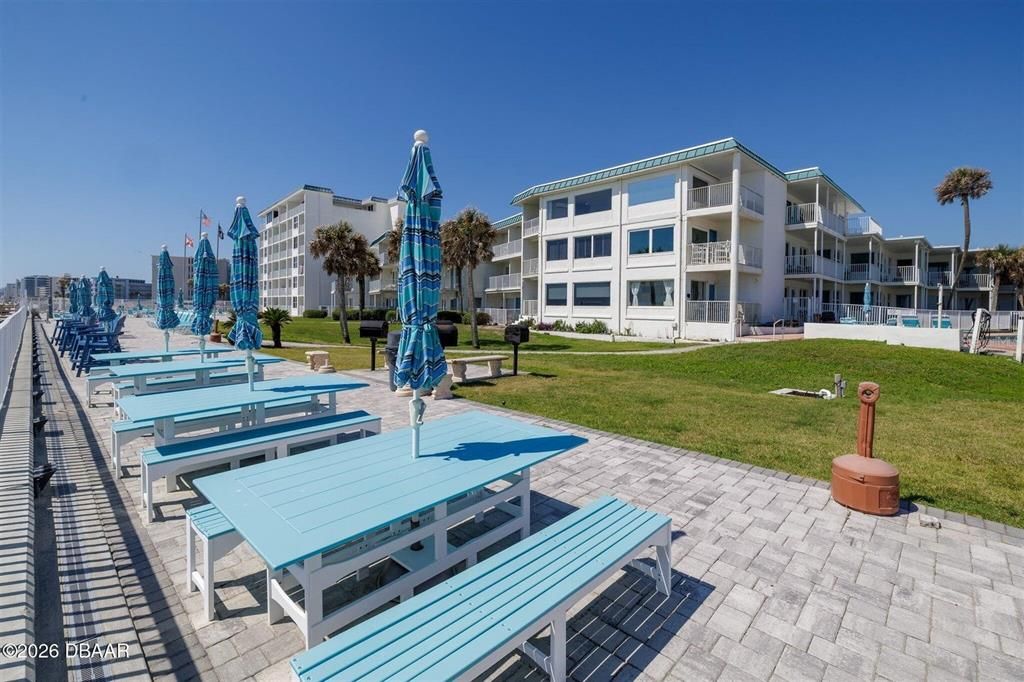 For Sale: $118,500 (1 beds, 1 baths, 476 Square Feet)
