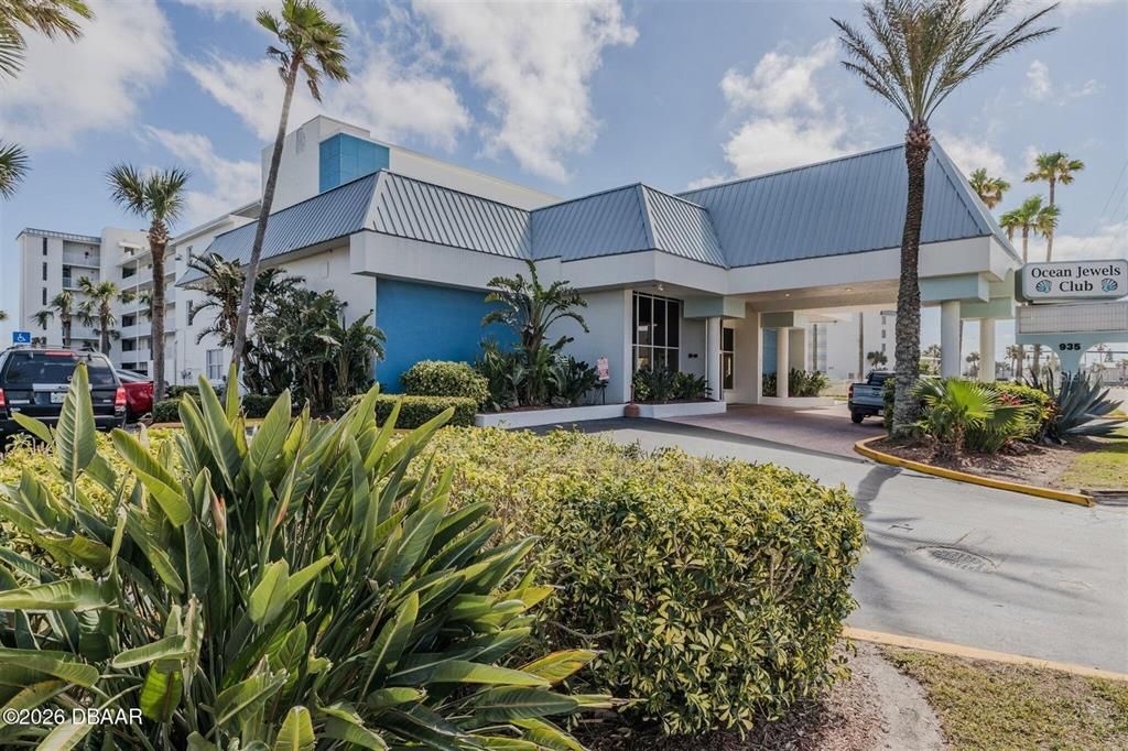 For Sale: $118,500 (1 beds, 1 baths, 476 Square Feet)