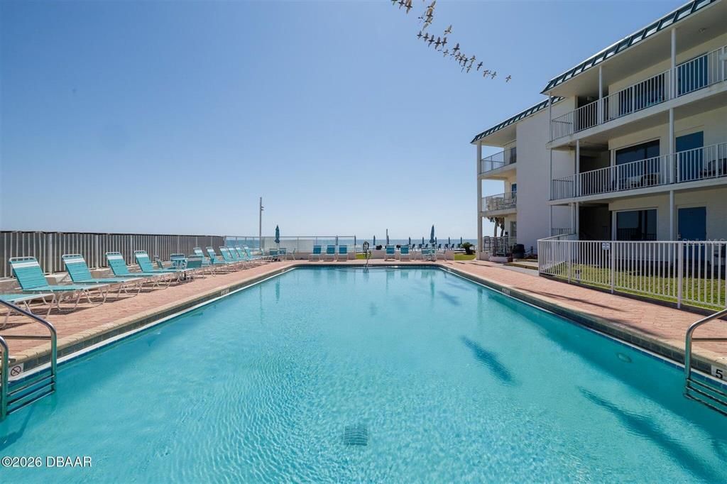 For Sale: $118,500 (1 beds, 1 baths, 476 Square Feet)