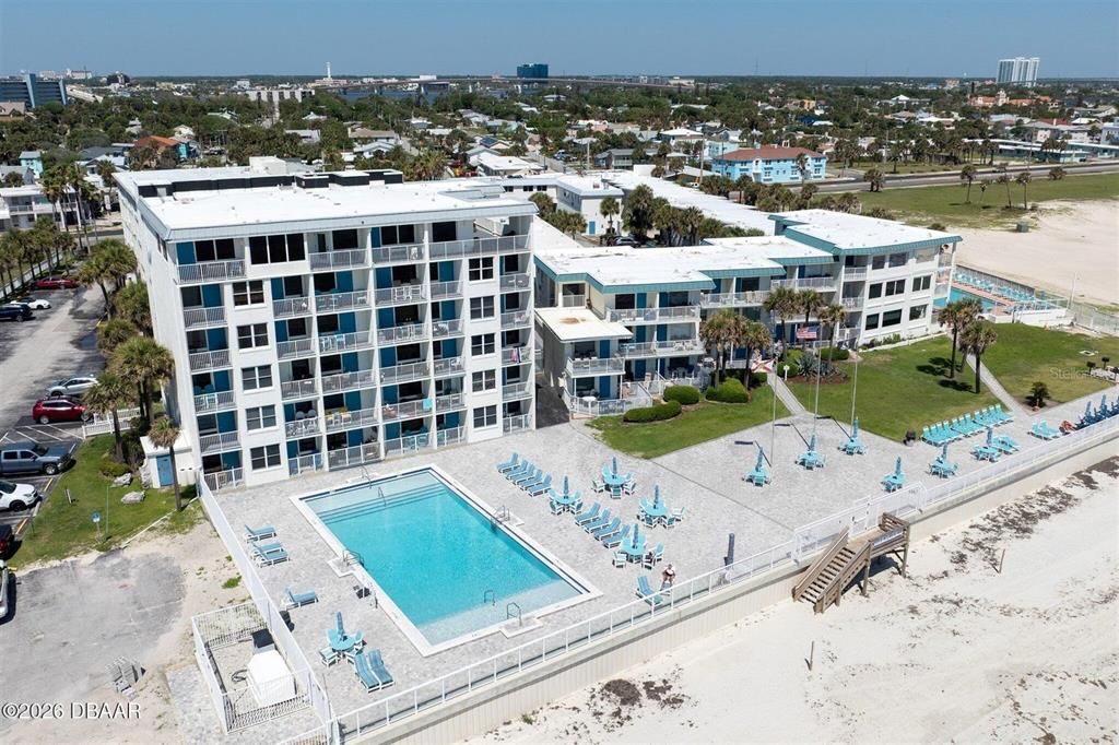 For Sale: $118,500 (1 beds, 1 baths, 476 Square Feet)