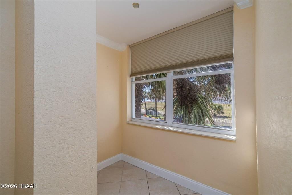 For Sale: $118,500 (1 beds, 1 baths, 476 Square Feet)
