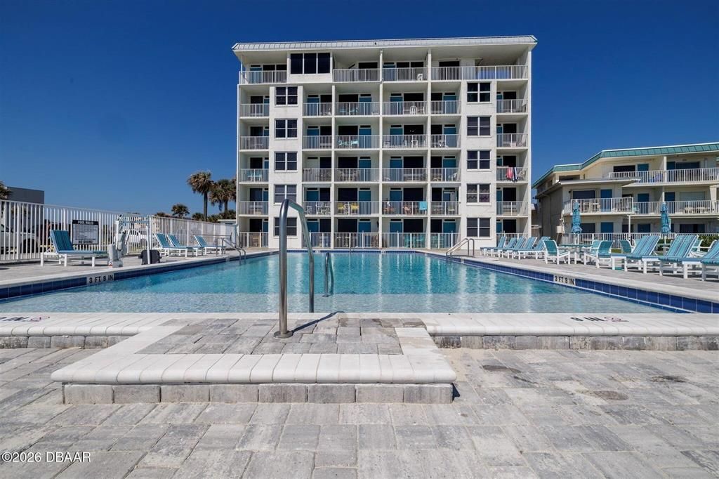 For Sale: $118,500 (1 beds, 1 baths, 476 Square Feet)