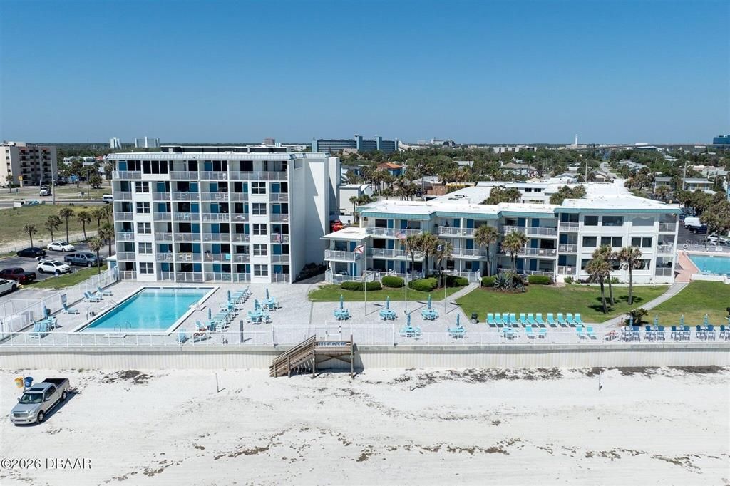 For Sale: $118,500 (1 beds, 1 baths, 476 Square Feet)