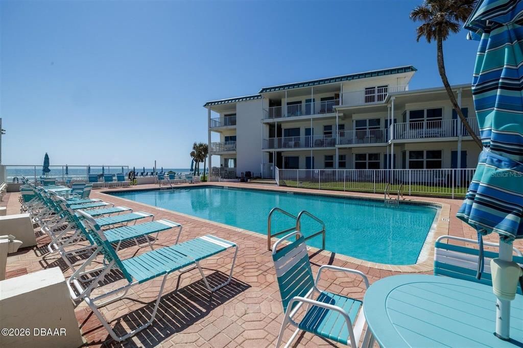 For Sale: $118,500 (1 beds, 1 baths, 476 Square Feet)