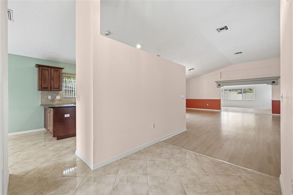 En Venta: $425,000 (3 camas, 2 baños, 2316 Pies cuadrados)