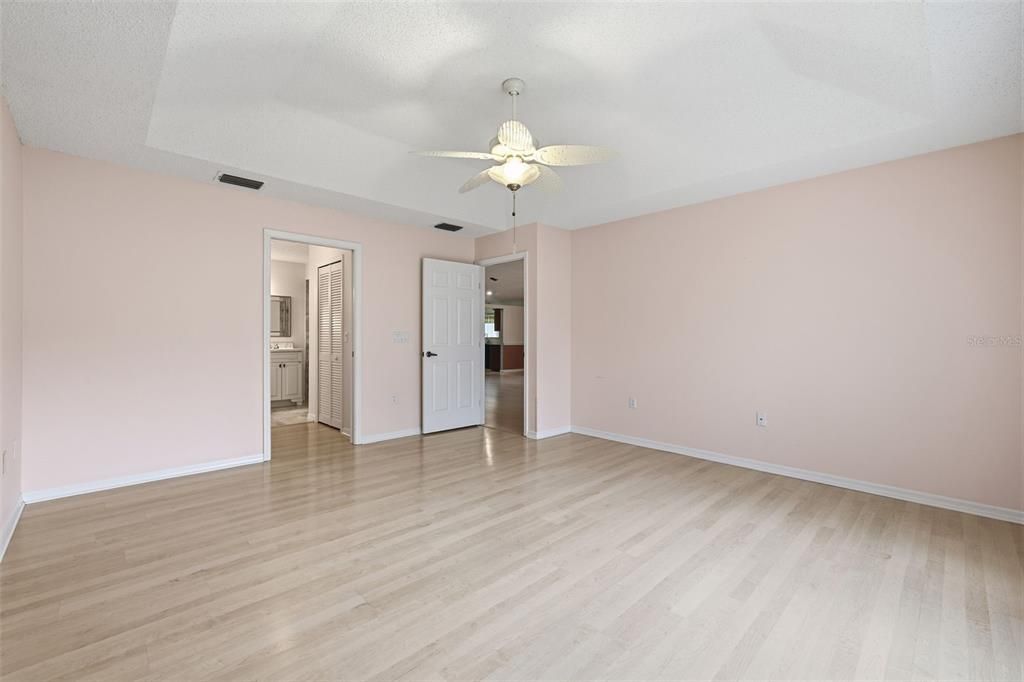 En Venta: $425,000 (3 camas, 2 baños, 2316 Pies cuadrados)