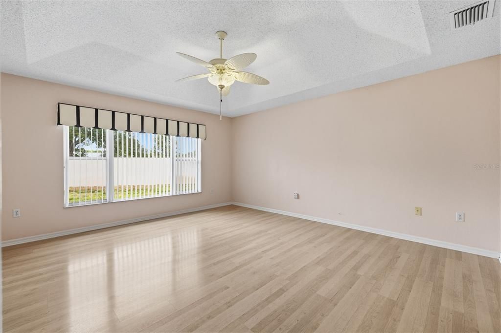 En Venta: $425,000 (3 camas, 2 baños, 2316 Pies cuadrados)