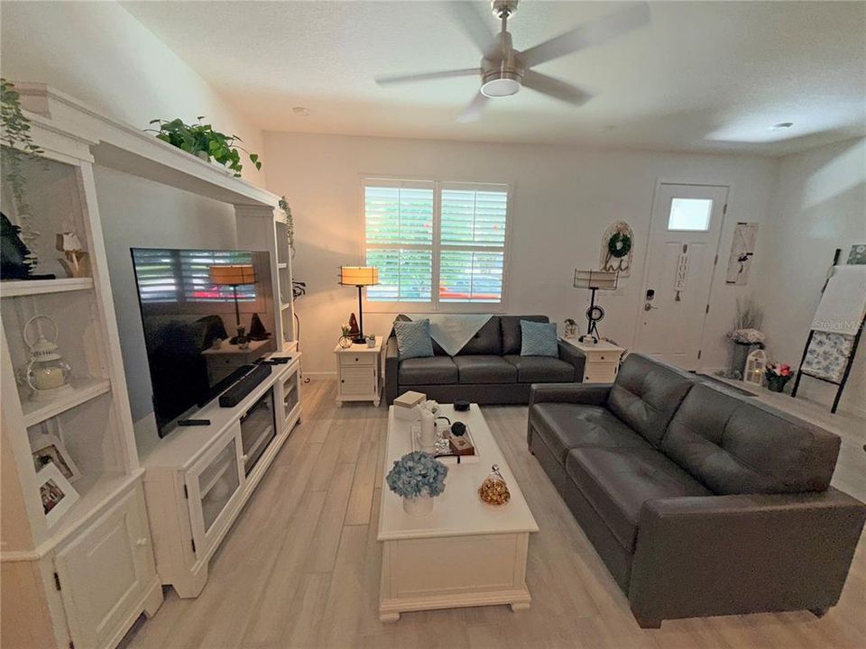For Sale: $425,000 (3 beds, 2 baths, 1476 Square Feet)