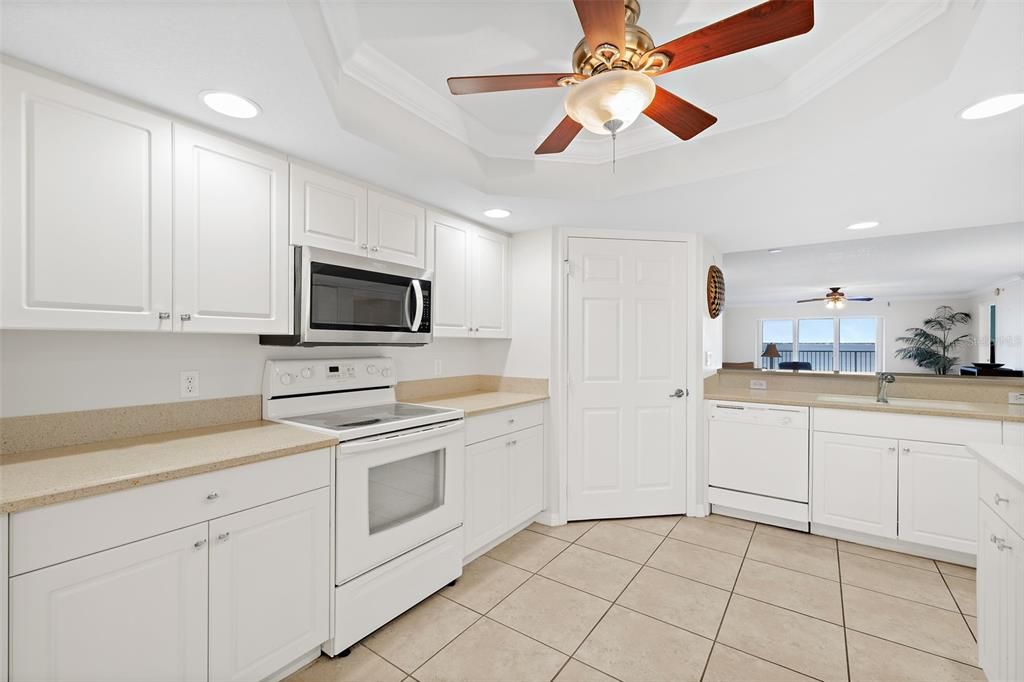 For Sale: $400,000 (3 beds, 2 baths, 2055 Square Feet)