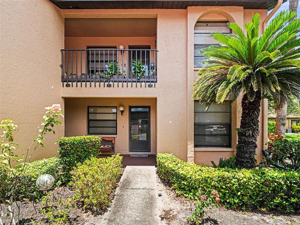 For Sale: $150,000 (2 beds, 2 baths, 898 Square Feet)