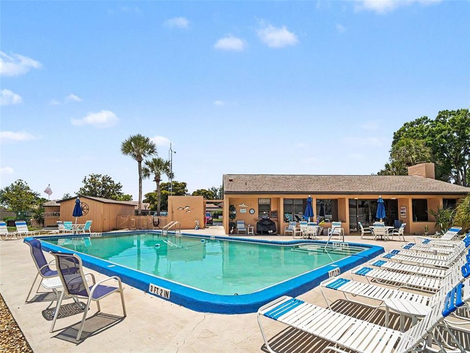 For Sale: $150,000 (2 beds, 2 baths, 898 Square Feet)