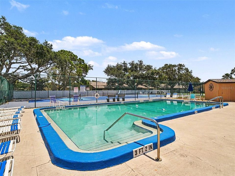 For Sale: $150,000 (2 beds, 2 baths, 898 Square Feet)