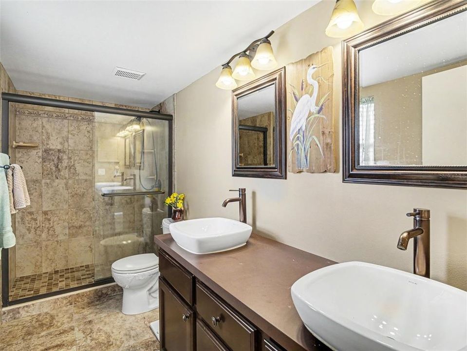 For Sale: $150,000 (2 beds, 2 baths, 898 Square Feet)