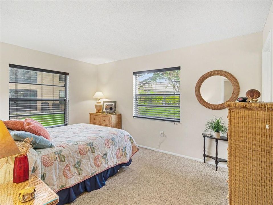 For Sale: $150,000 (2 beds, 2 baths, 898 Square Feet)