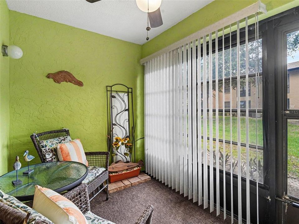 For Sale: $150,000 (2 beds, 2 baths, 898 Square Feet)