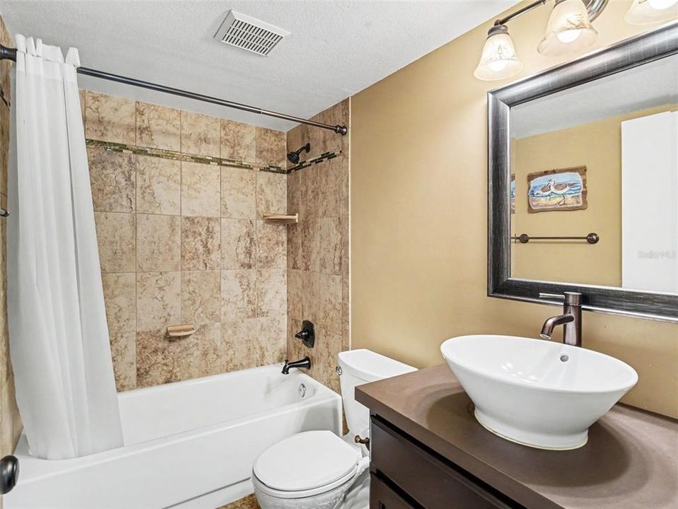 For Sale: $150,000 (2 beds, 2 baths, 898 Square Feet)