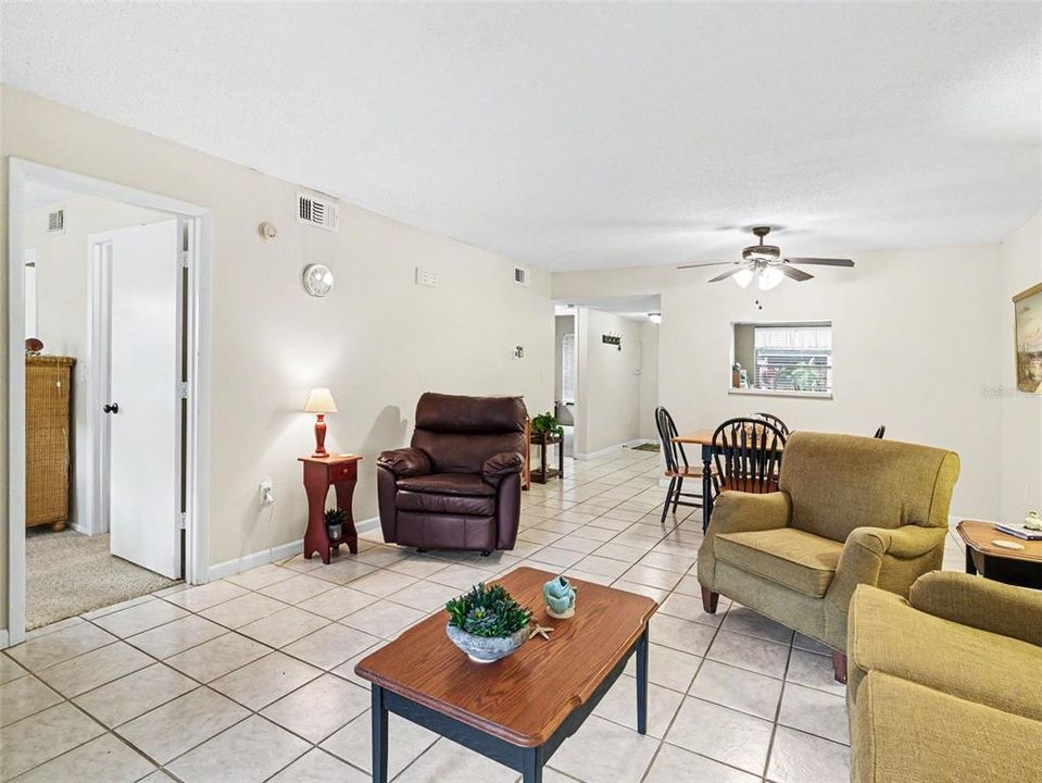 For Sale: $150,000 (2 beds, 2 baths, 898 Square Feet)