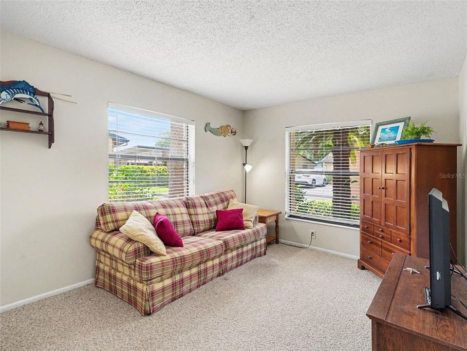 For Sale: $150,000 (2 beds, 2 baths, 898 Square Feet)