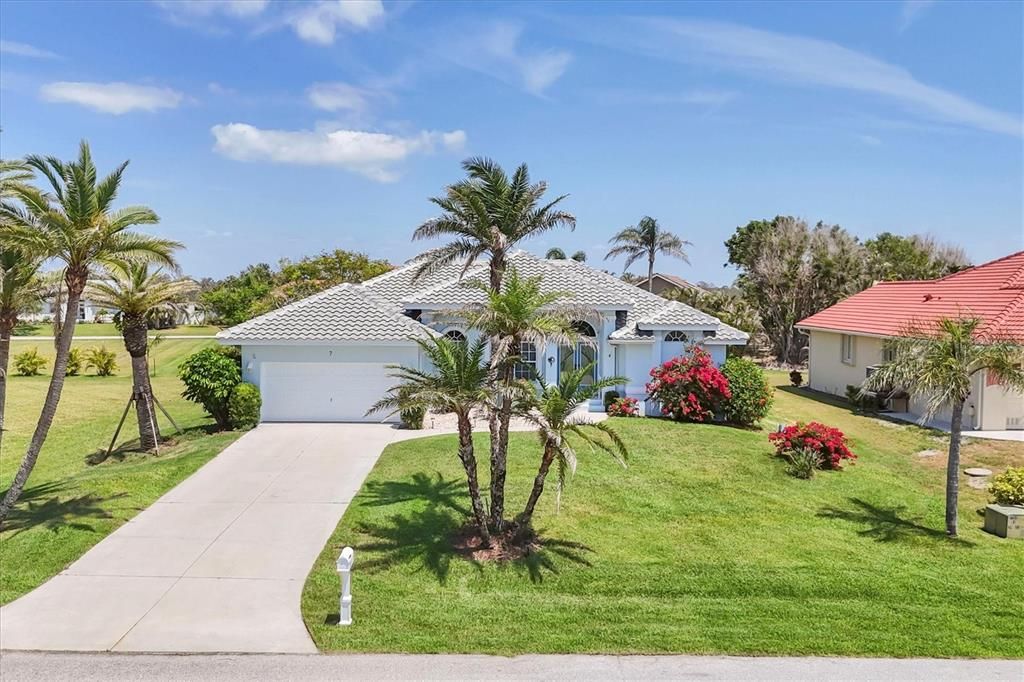 For Rent: $2,700 (3 beds, 2 baths, 1786 Square Feet)