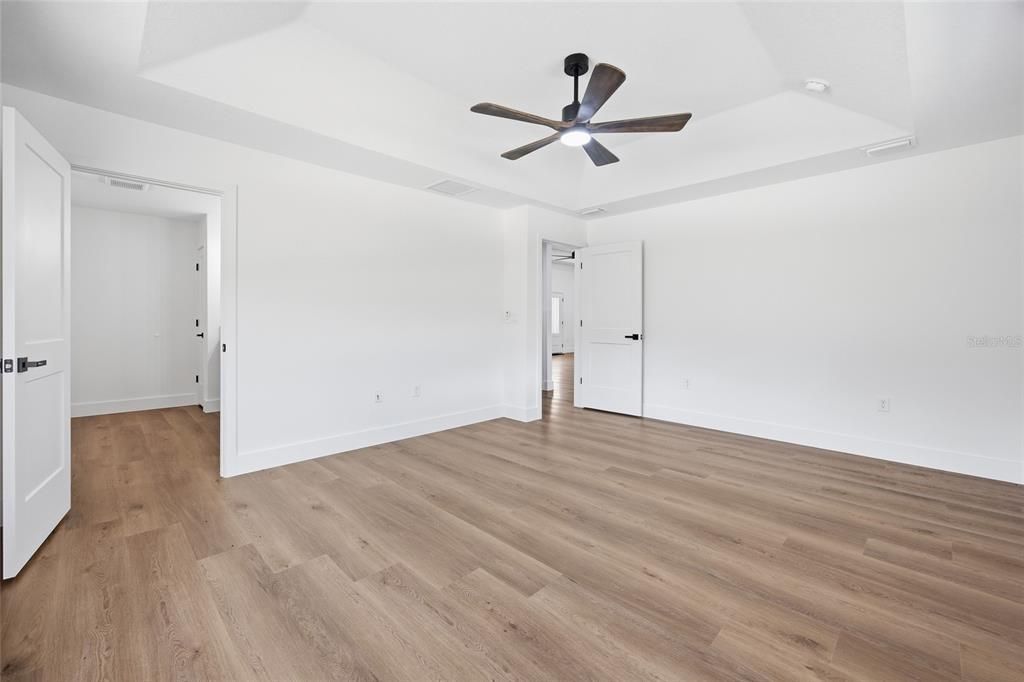 Activo con contrato: $429,900 (3 camas, 2 baños, 1751 Pies cuadrados)