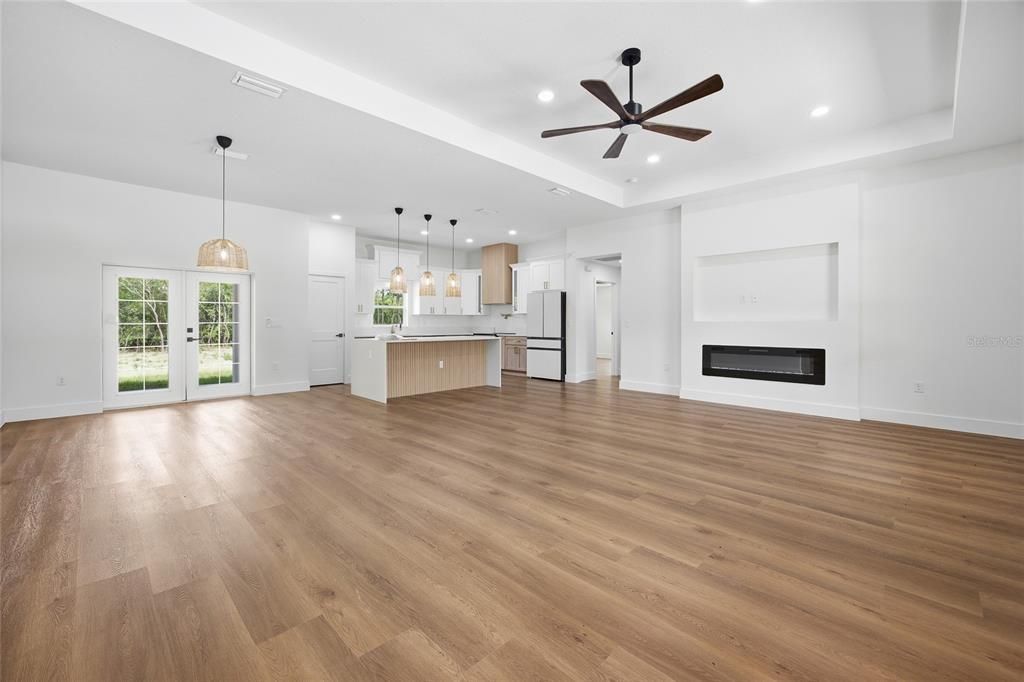 Activo con contrato: $429,900 (3 camas, 2 baños, 1751 Pies cuadrados)
