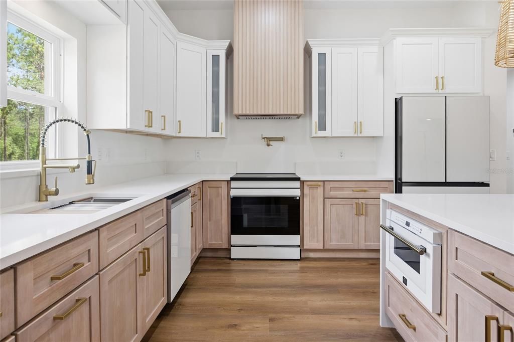 Activo con contrato: $429,900 (3 camas, 2 baños, 1751 Pies cuadrados)