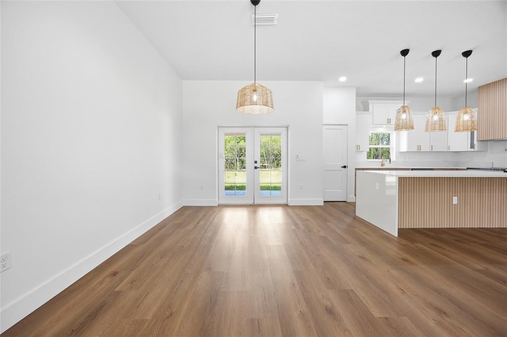 Activo con contrato: $429,900 (3 camas, 2 baños, 1751 Pies cuadrados)
