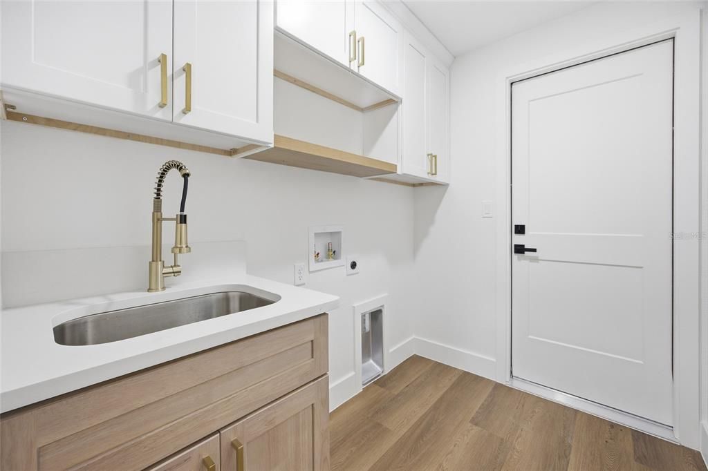 Activo con contrato: $429,900 (3 camas, 2 baños, 1751 Pies cuadrados)