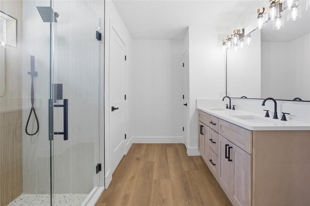 Activo con contrato: $429,900 (3 camas, 2 baños, 1751 Pies cuadrados)
