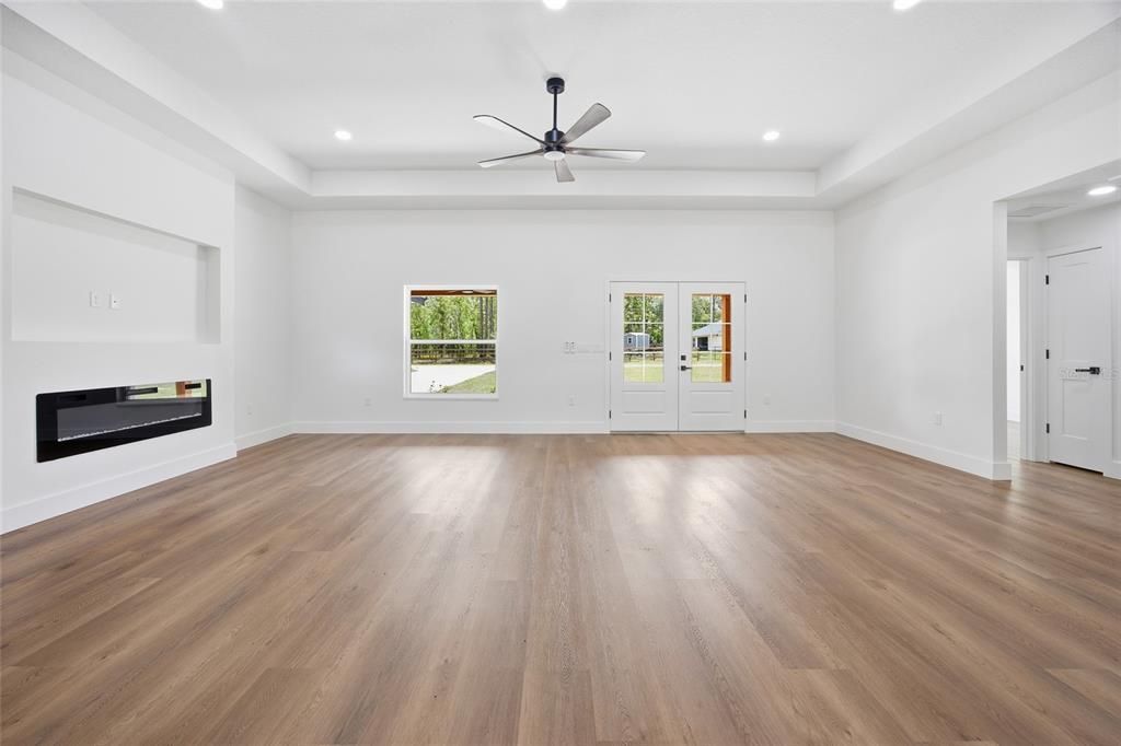 Activo con contrato: $429,900 (3 camas, 2 baños, 1751 Pies cuadrados)