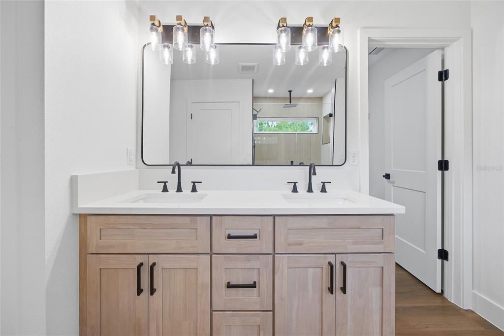 Activo con contrato: $429,900 (3 camas, 2 baños, 1751 Pies cuadrados)