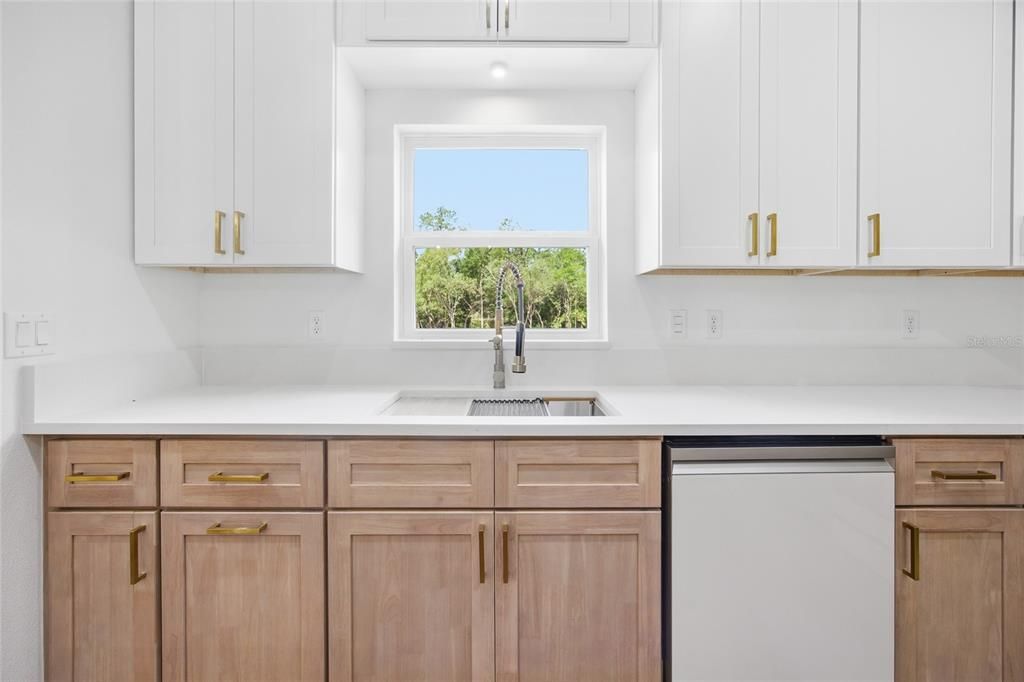 Activo con contrato: $429,900 (3 camas, 2 baños, 1751 Pies cuadrados)