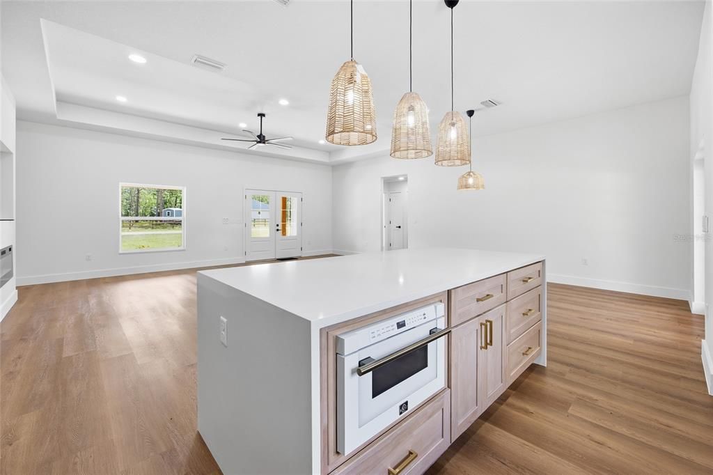 Activo con contrato: $429,900 (3 camas, 2 baños, 1751 Pies cuadrados)