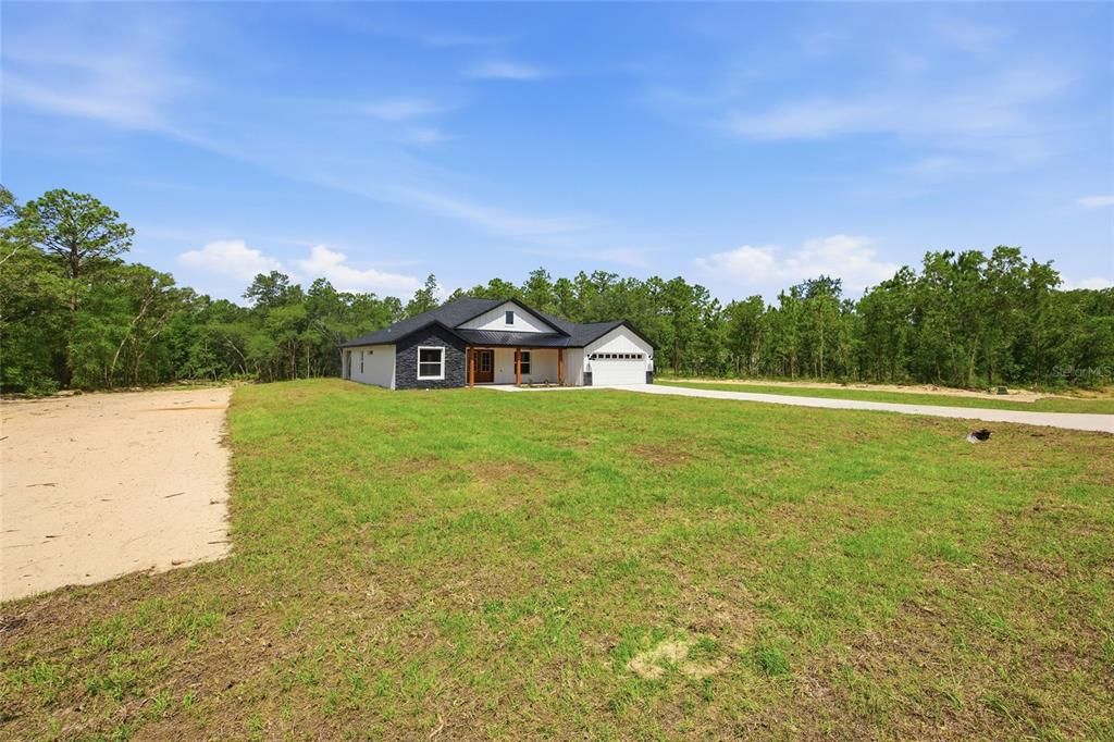 Activo con contrato: $429,900 (3 camas, 2 baños, 1751 Pies cuadrados)