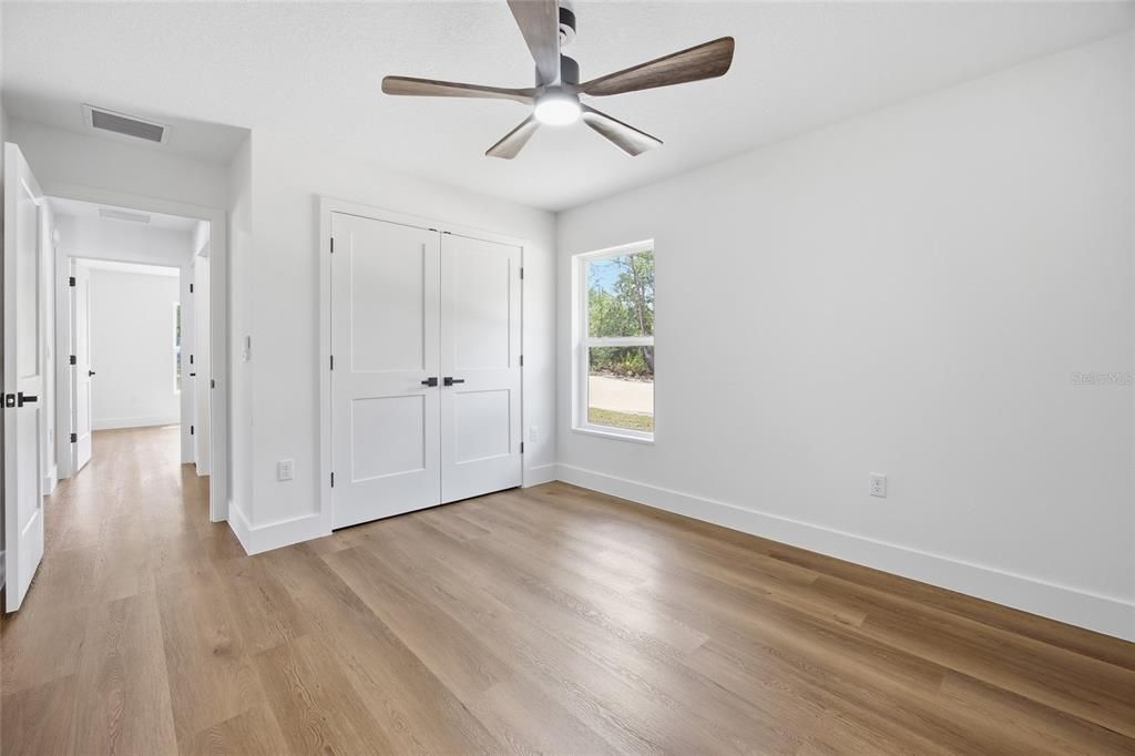 Activo con contrato: $429,900 (3 camas, 2 baños, 1751 Pies cuadrados)