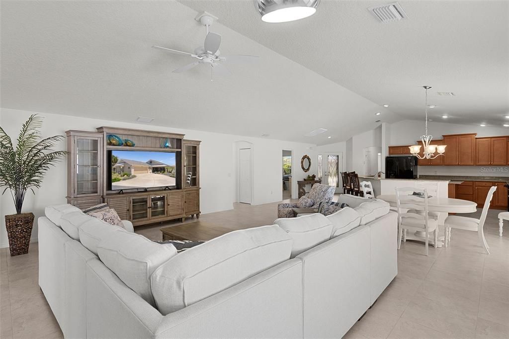 For Sale: $582,500 (3 beds, 2 baths, 1851 Square Feet)