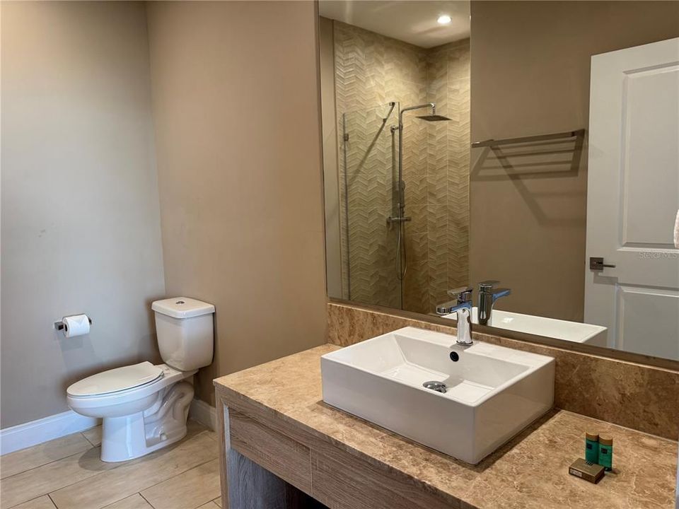 En Venta: $489,999 (4 camas, 4 baños, 2356 Pies cuadrados)