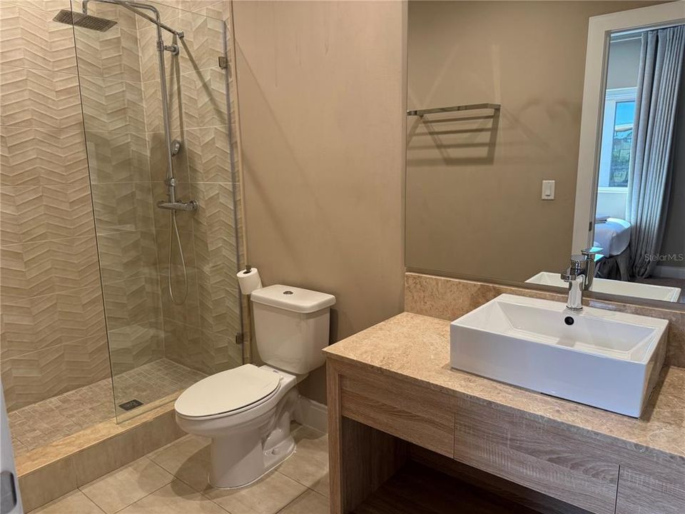En Venta: $489,999 (4 camas, 4 baños, 2356 Pies cuadrados)