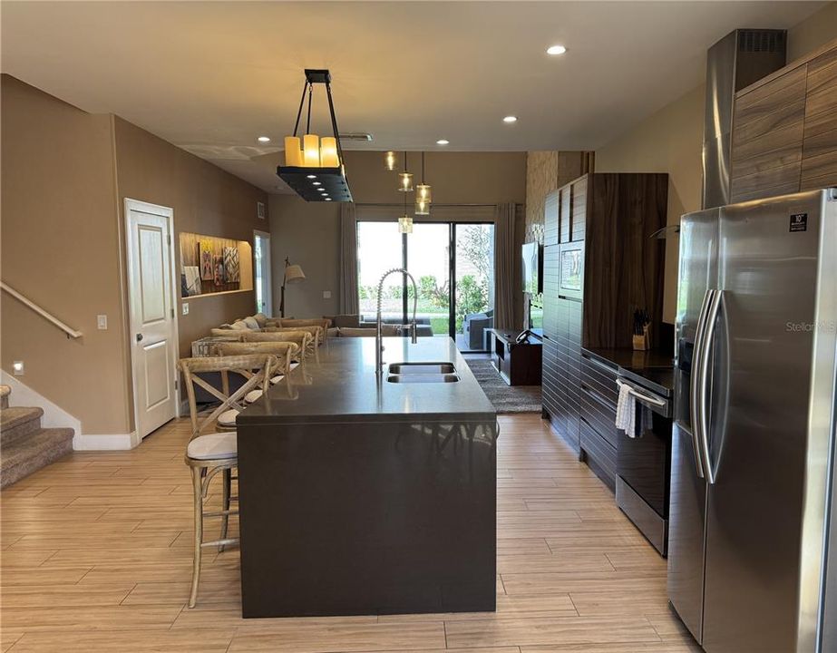 En Venta: $489,999 (4 camas, 4 baños, 2356 Pies cuadrados)