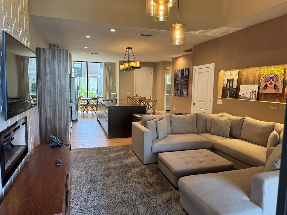 En Venta: $489,999 (4 camas, 4 baños, 2356 Pies cuadrados)