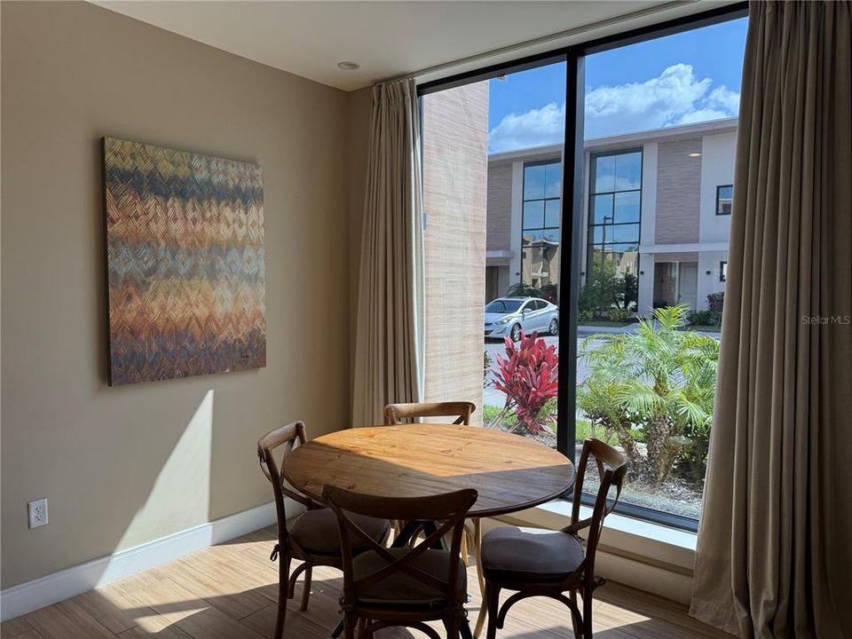 En Venta: $489,999 (4 camas, 4 baños, 2356 Pies cuadrados)