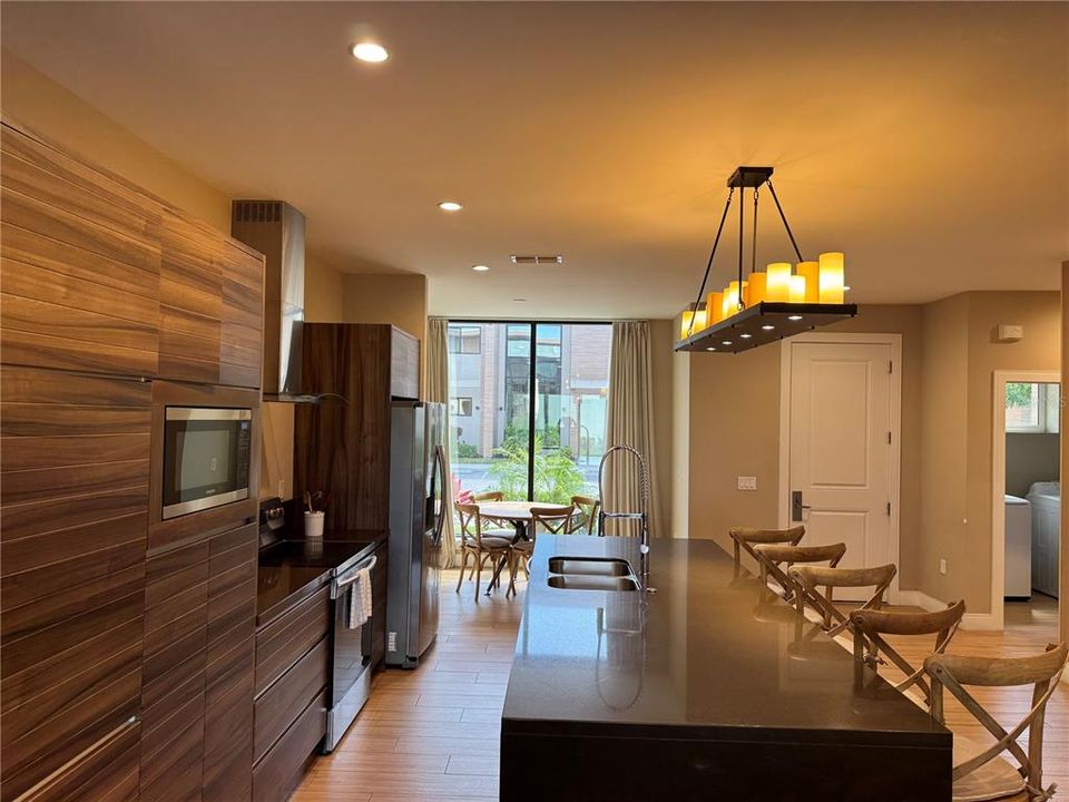 En Venta: $489,999 (4 camas, 4 baños, 2356 Pies cuadrados)