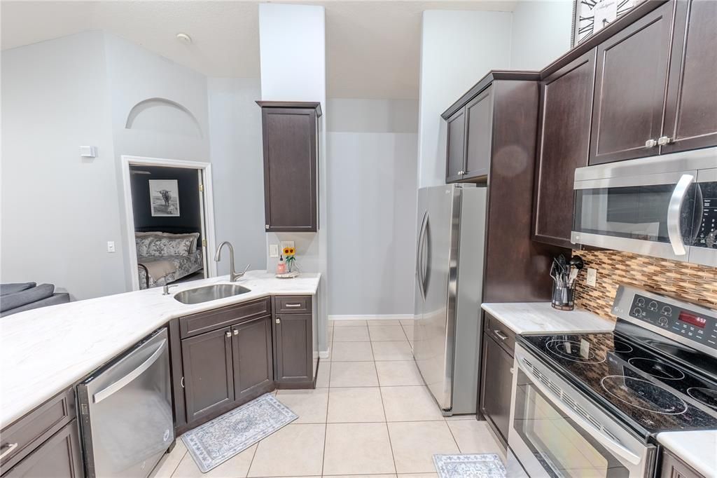 Activo con contrato: $370,000 (3 camas, 2 baños, 1382 Pies cuadrados)