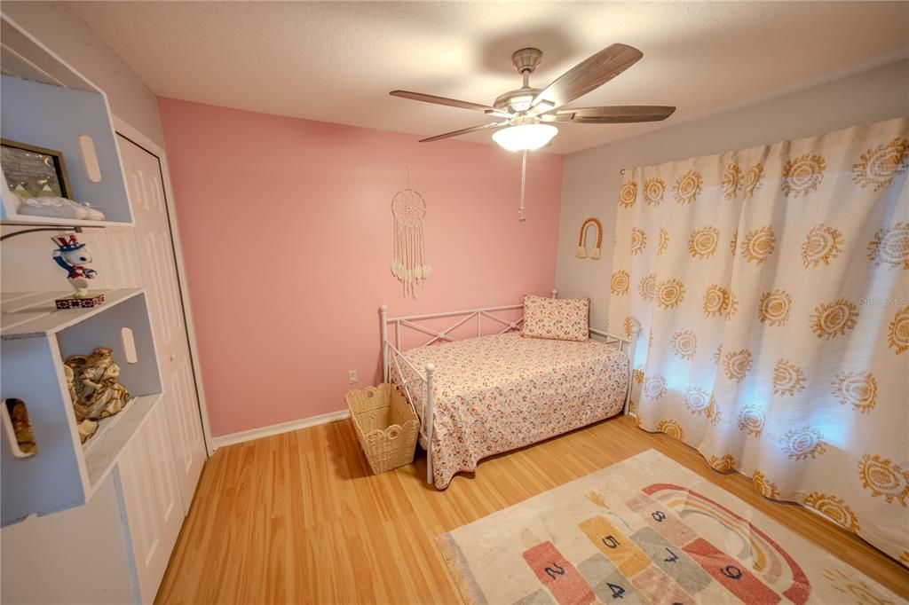Activo con contrato: $370,000 (3 camas, 2 baños, 1382 Pies cuadrados)