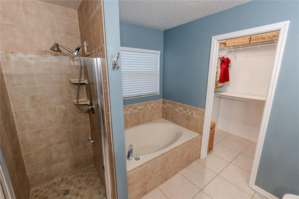 Activo con contrato: $370,000 (3 camas, 2 baños, 1382 Pies cuadrados)