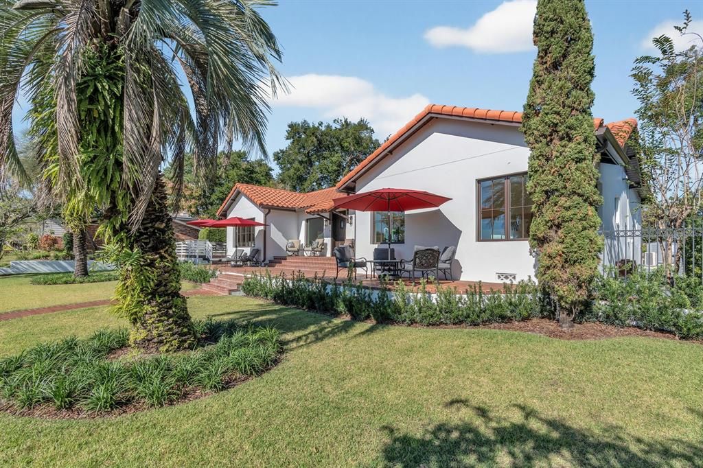 For Sale: $1,795,000 (3 beds, 3 baths, 2351 Square Feet)
