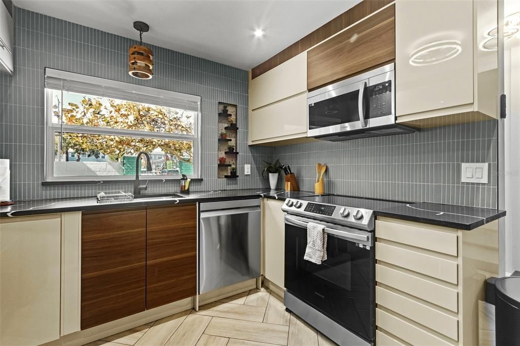 En Venta: $299,500 (3 camas, 2 baños, 1320 Pies cuadrados)